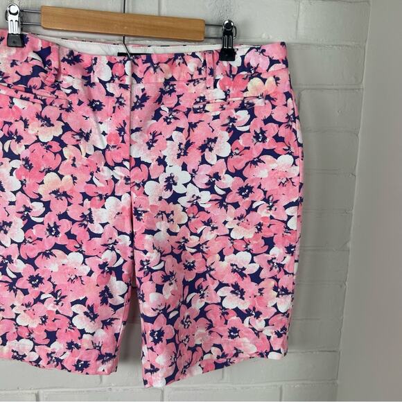 Lands’ End Mid Rise Pink Floral Bermuda Shorts Size 12 - Picture 4 of 6